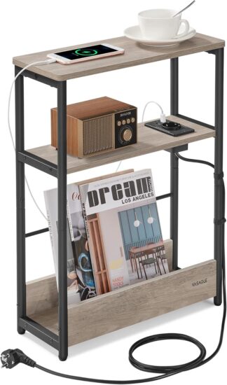 VASAGLE - slanke bijzettafel met oplaadfunctie - stopcontact en USB - 3 planken - tijdschriftenhouder - bruin zwart - LET335K05