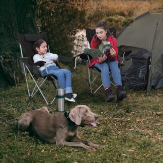Inklapbare campingstoel met armleuningen hoofdsteun en bekerhouder - stabiele structuur - maximale capaciteit 150 kg - zwart - GCB09B - 81 x 70 x 91 cm